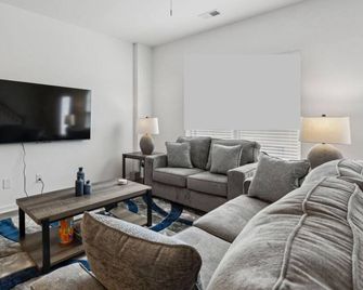 Newly built Charming 3-bedroom townhome with amenities Spring Hill - Spring Hill - Sala de estar