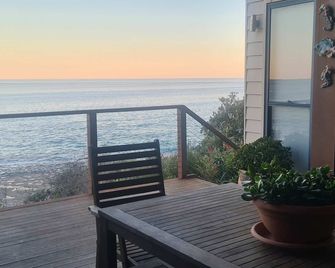 South Pacific Beach House - direct beach access - Ulladulla - Balkón