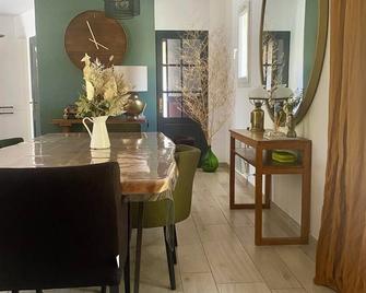 Maison Familiale à 5 min Dalbi - Arthès - Comedor