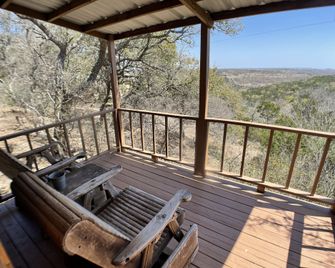 Walnut Canyon Cabins - Fredericksburg - Balcone
