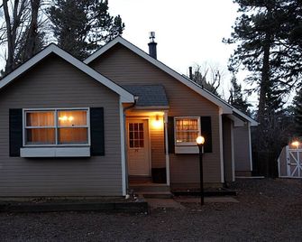 Beautiful Deck Directly On Creek! Central Air Walk To The Broadmoor - Colorado Springs - Building