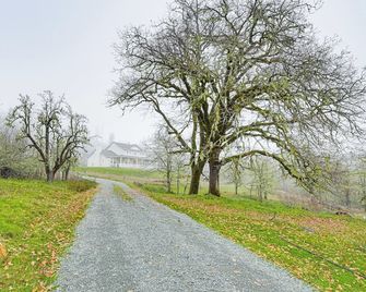 Limpy Creek Access! Family Retreat in Grants Pass - Merlin - Vista del exterior
