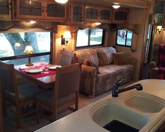 Cozy getaway on large private lot with miles of water! - Inverness - Dining room