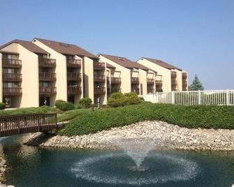 Shores #25: 1 BR sleeps 4 - Port Clinton - Building