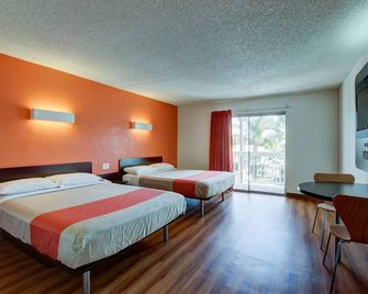 Motel 6 Irvine Orange Co Airport - Santa Ana - Sovrum