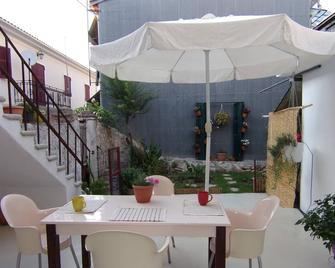 Finestra Rossa old town vintage house - Lefkáda - Patio