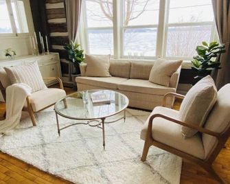 Juniper & Oak Lake House W/ Sunset Views Over Kettle Moraine Lake - Campbellsport - Sala de estar