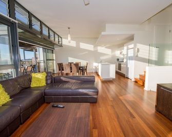 One Mile Ridge No 15 - Anna Bay - Wohnzimmer