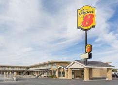 Super 8 by Wyndham Wells - Wells - Gebouw