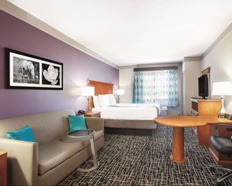 La Quinta Inn & Suites by Wyndham Jackson Airport/Pearl - Pearl - Schlafzimmer