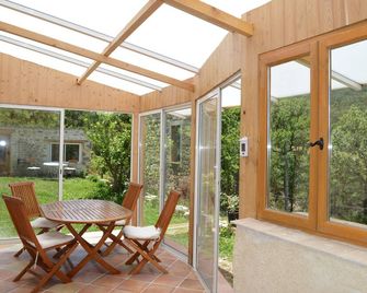 Near Verdon, a sheepfold surrounded by nature invites you to calm and relax. - Estoublon - Patio