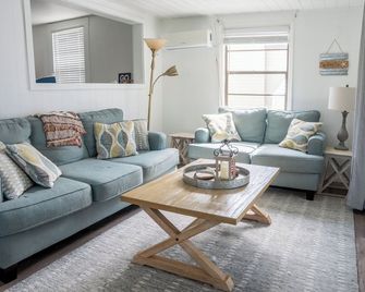 The Lake Loft at Redwater - Lake Placid - Living room