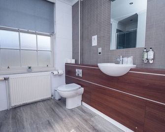 Fletcher's Restaurant Bar & Rooms - Stirling - Kylpyhuone