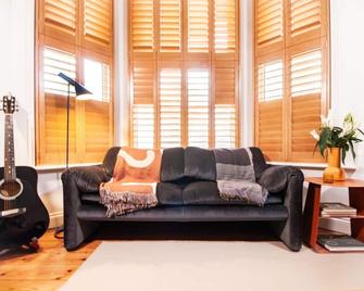 Tranquil Catford Retreat: Sleeps 4, With Garden - Thornton Heath - Living room