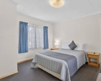 Martin Cash Motel - Glenorchy - Bedroom