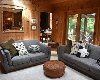 Luxurious Waterfront with Mountain Views - Tupper Lake - Sala de estar