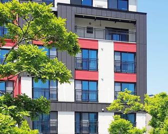 بد راديو دونجمون - هوستل - جيجو - مبنى