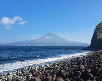 بيرسو نيتشر ألموكساريف - هورتا - شاطئ