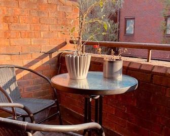 Charming and Spacious 1-Bedroom Flat in Hampstead - London - Patio