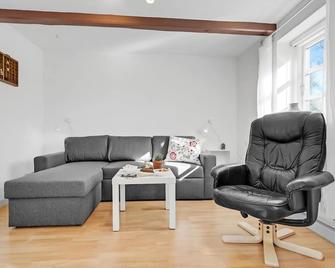 Nice Apartment In Nrre Alslev With Wifi And 1 Bedrooms 2 - Nørre Alslev - Living room