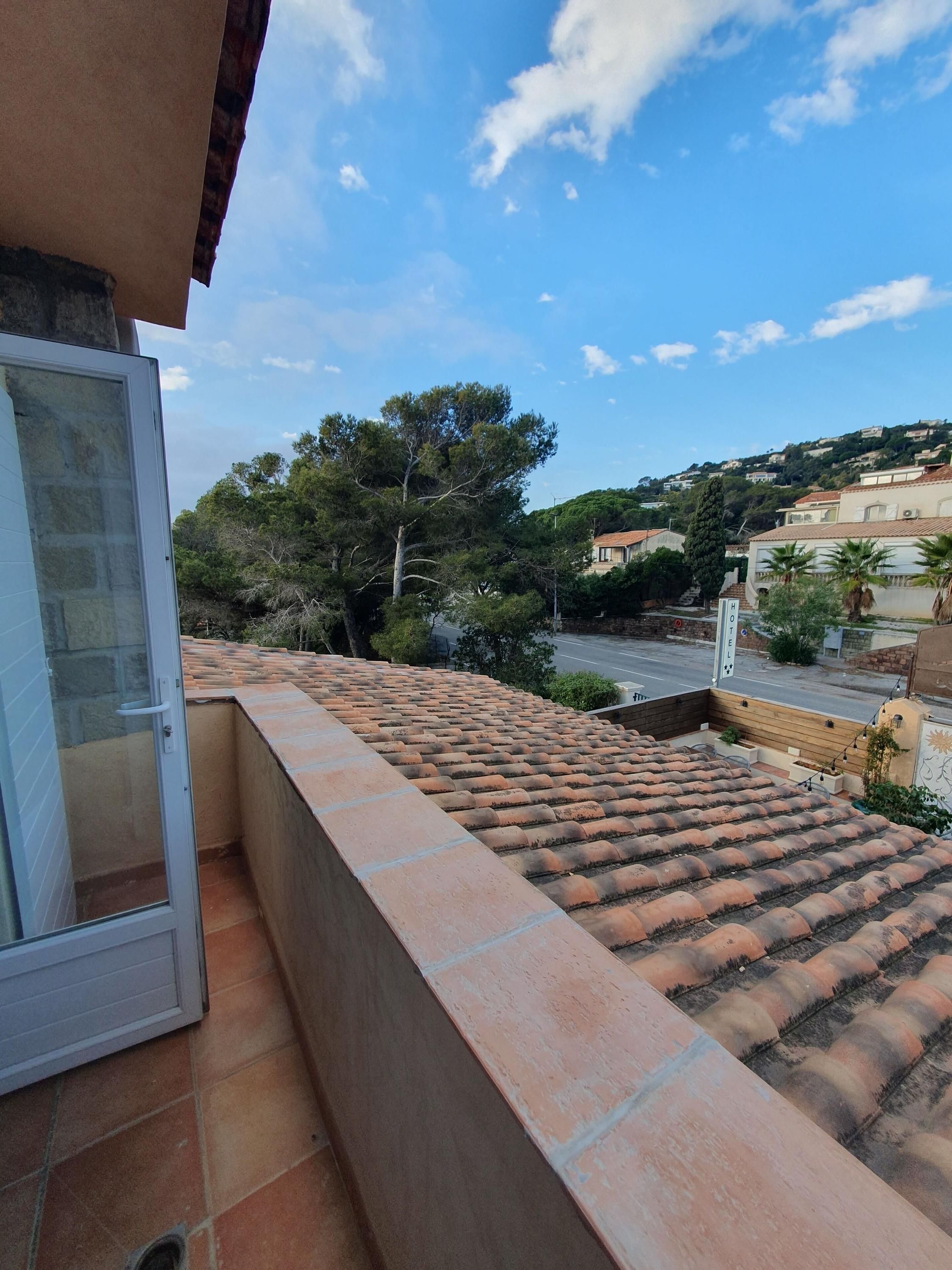 Hôtel Les Calanques thumbnail 2