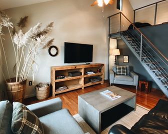 Wm. Farmer and Sons - Hudson - Living room