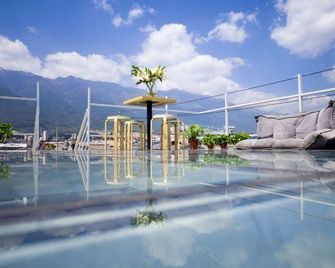 Dali Ancient Town No. 204 Ideal Youth Hostel - Dali - Pool