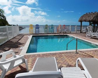 Oceanside home, dock,kayaks,bikes,pool,fishing,107 - Cudjoe Key - Pool