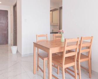 Best Place And Homey 2Br Sky House Bsd Apartment Near Aeon - Serpong - Dining room