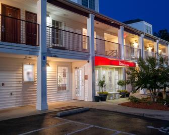 Red Roof Inn & Suites Wilson - Wilson - Building