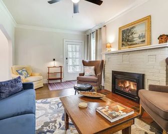 Minneapolis Vacation Rental ~ 5 Mi to Downtown! - Mineápolis - Sala de estar