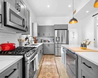 Charming SLC vacation home + Hot tub - Salt Lake City - Kitchen