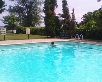 Riverside Park Motel and Campground - Niagara Falls - Pool