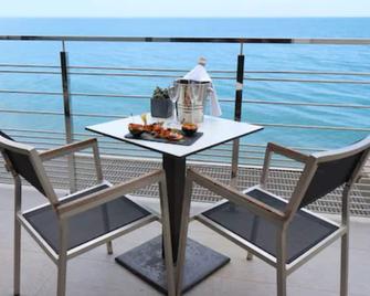 Hotel Villa Azur - Villeneuve-Loubet - Balcony