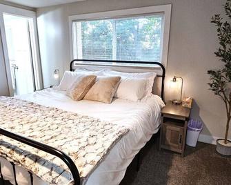 3Bd, King, Brkfst, Lagoon, Garage, W/D, Sleeps 11 - Farmington - Habitación