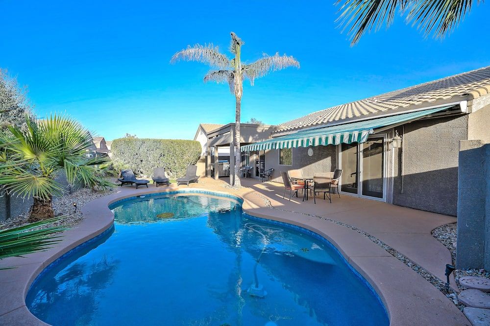 West Valley Delight! 4 Bedroom, Avondale area w/Pool, Putting Green, Near 1-10 - טולסון - בריכה