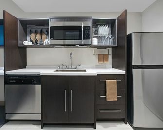 Home2 Suites by Hilton Milwaukee Downtown - Milwaukee - Kitchen