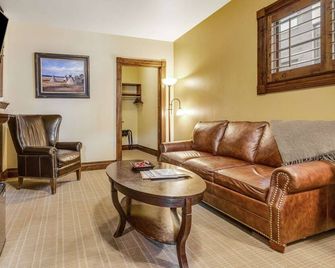Downtown Jackson - Deluxe King Suite - Jackson - Wohnzimmer