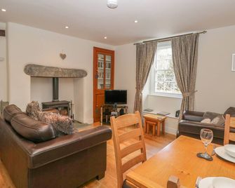 Oak Tree Cottage - Coniston - Living room