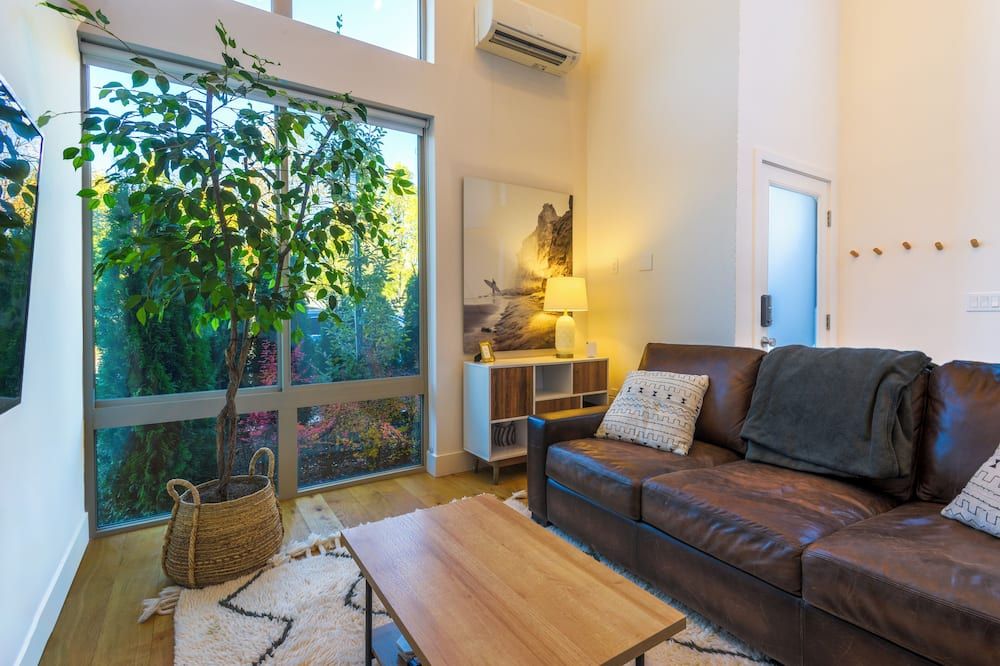 Modern and Airy home near UW & Seattle Children’s - סיאטל - סלון