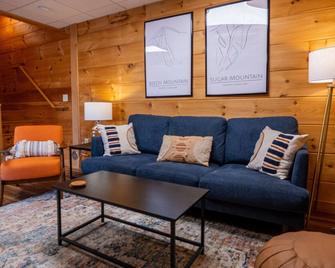 Rustic Log Cabin Th | Spacious King Suite | Views | Fire Pit | Walk Downtown Wj - West Jefferson - Obývací pokoj