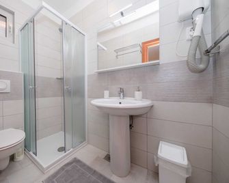 Guest House Villa Anggela - Supetarska Draga - Baño