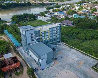 Ezyinn - Nakhon Sawan - Building