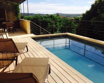 Charming stone house. 5 bedrooms. Swimming pool. Near Uzes and Pont du Gard - Saint-Siffret - Piscina