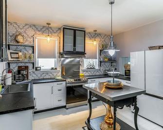 Newly Renovated Private Cottage Near Nia - Tonawanda - Kitchen