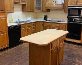 3bedroomfullyremodeled - Kenner - Cocina