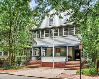 Comforts of your home in tranquility, Harvard Square - קיימברידג' - בניין
