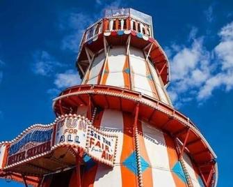 Beach palace - Clacton-on-Sea - Building