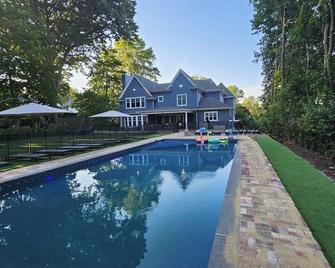 Dream Summer Vacation Home in Teaneck NJ - Teaneck - Pool