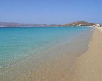Baetylus Self Catering Above Ground Floor Apartment, Near 3 Beaches Of Naxos - Naxos - Plage